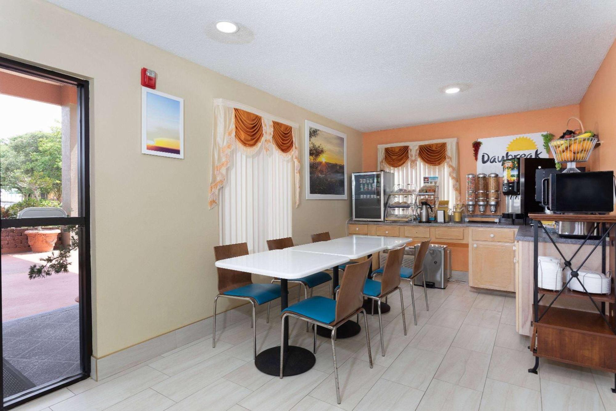 Days Inn By Wyndham Chipley Extérieur photo